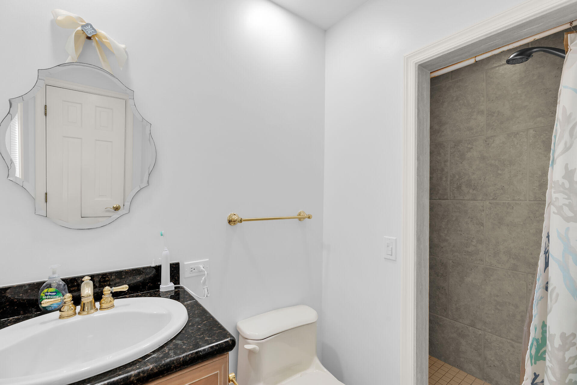 7501 Gulfstream Boulevard Marathon, FL 33050 - Photo 33 of 48 Guest Suite Bath