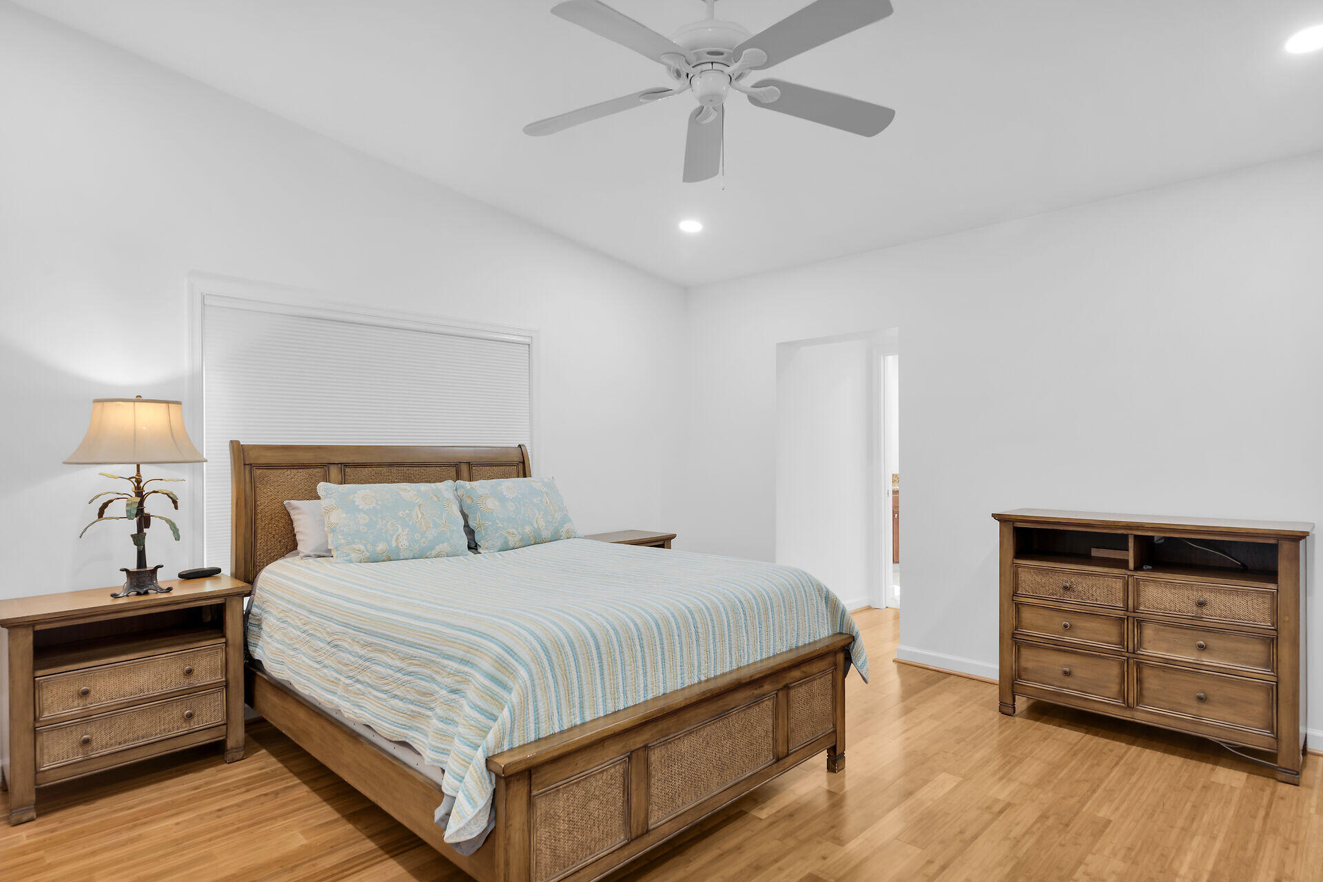 7501 Gulfstream Boulevard Marathon, FL 33050 - Photo 40 of 48 a bedroom with a bed and a dresser