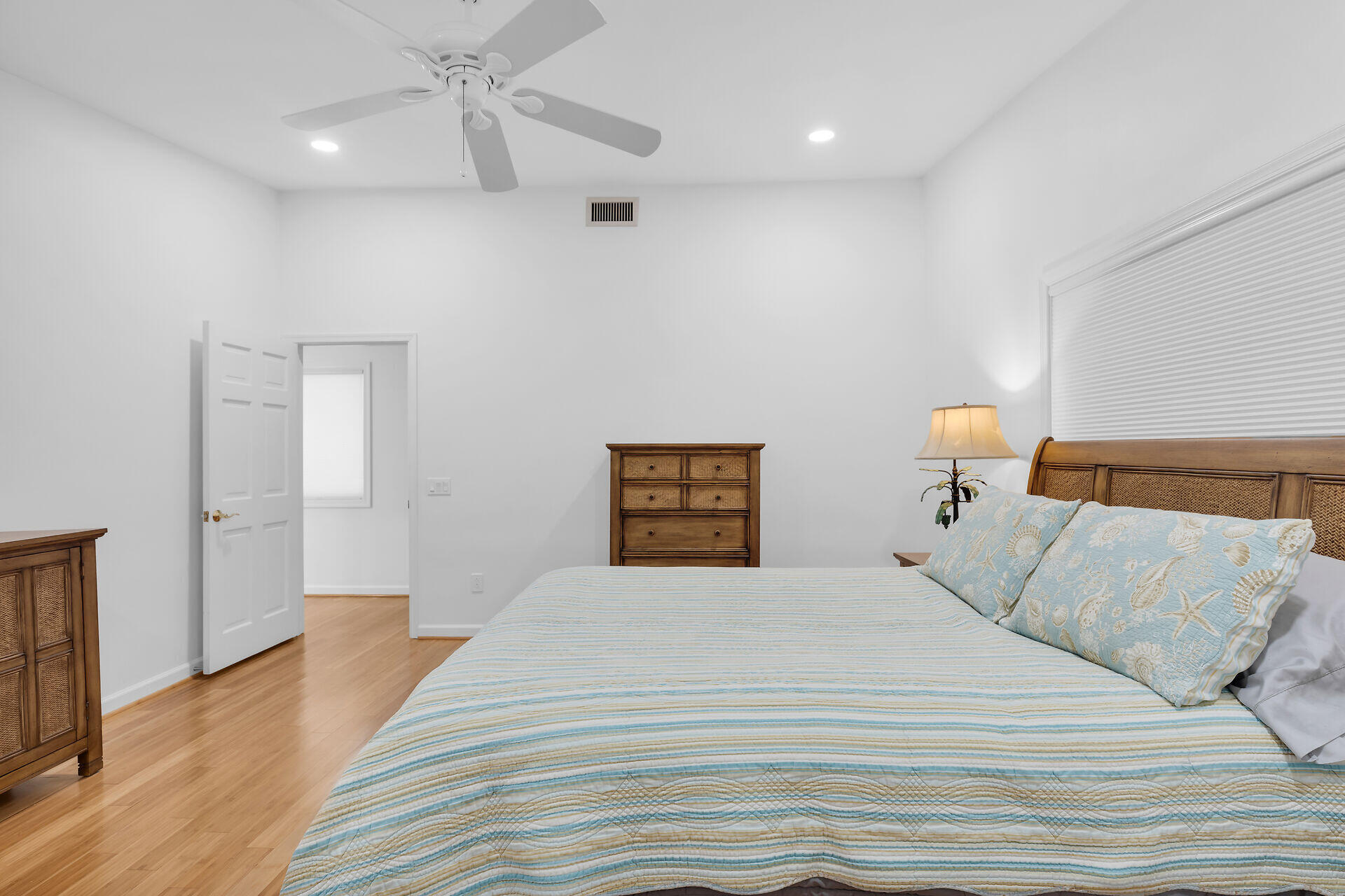 7501 Gulfstream Boulevard Marathon, FL 33050 - Photo 42 of 48 a bedroom with a large bed and a chandelier