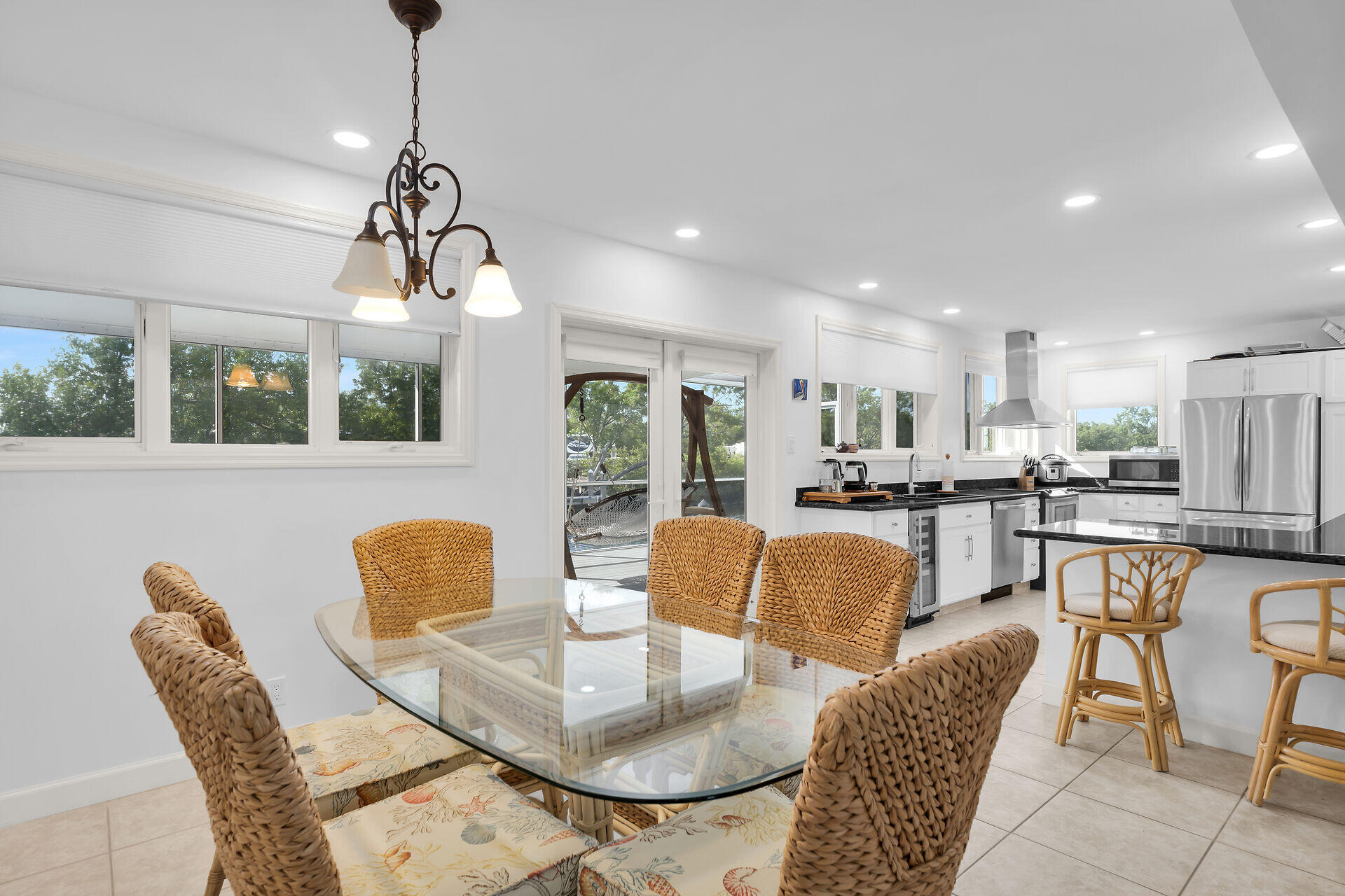 7501 Gulfstream Boulevard Marathon, FL 33050 - Photo 8 of 48 Dining Area