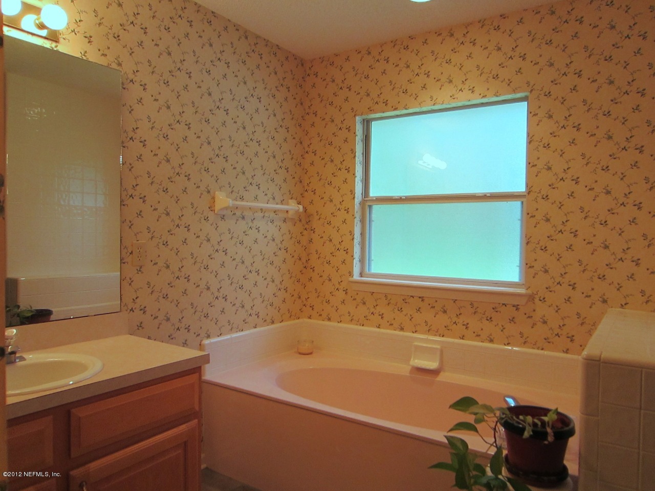 690 Roberts Road St. Johns, FL 32259 - Photo 23 of 32 a bathroom with a sink and a bathtub