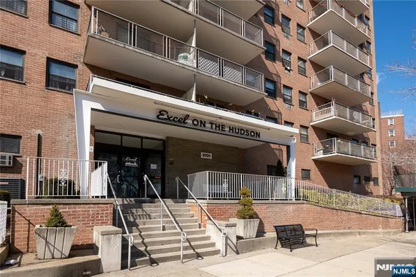 $2,800 | 5701 JFK Boulevard East, Unit 22A, West New York, NJ 07093