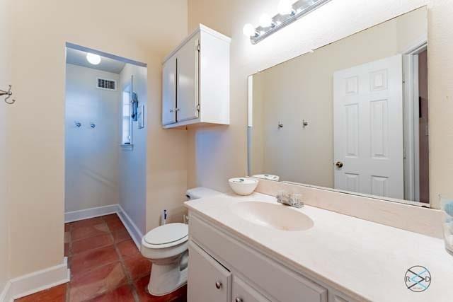 6209 Point La Vista Road Malakoff, TX 75148 - Photo 26 of 38 a bathroom with a sink a toilet and shower
