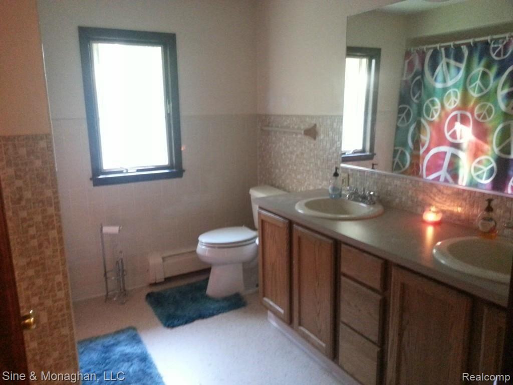5164 Springborn Road East China, MI 48054 - Photo 9 of 14 Kids bathroom.jpg