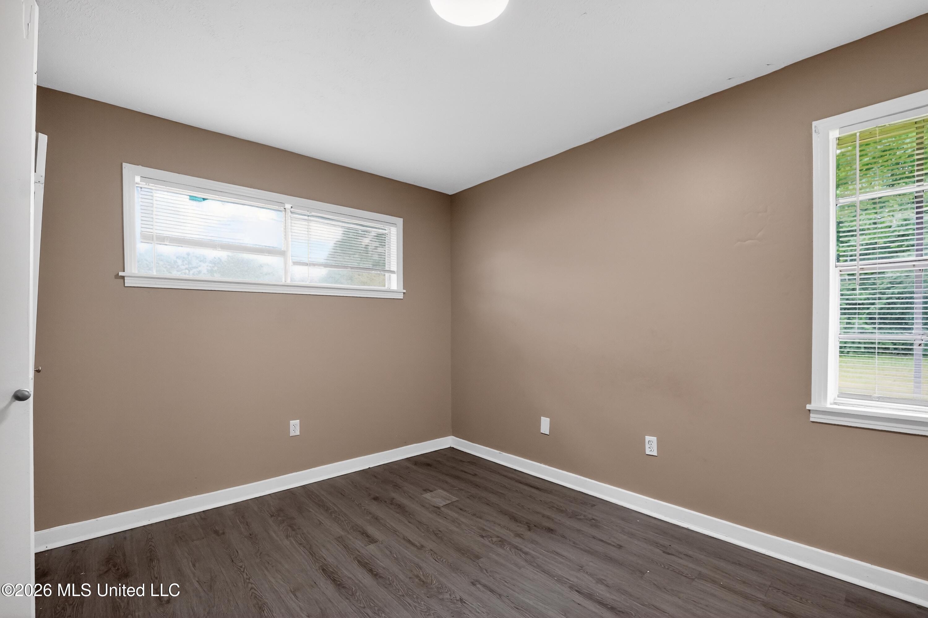 6578 Van Buren Road Jackson, MS 39213 - Photo 11 of 42 11_6578_Van_Buren_Rd-Living_room-7269