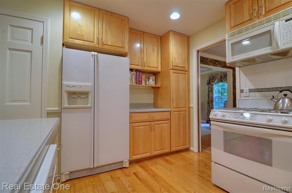 33877 Hunters Pointe Road Farmington Hills, MI 48331 - Photo 10 of 44