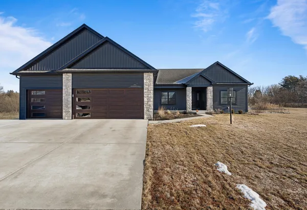 $670,000 | 606 North Beacon Hill Circle, Urbana, IL 61802