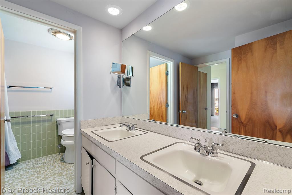 4550 Dow Ridge Road West Bloomfield, MI 48324 - Photo 25 of 46