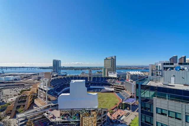 $4,250 | 321 Tenth Avenue, Unit 2204, San Diego, CA 92101