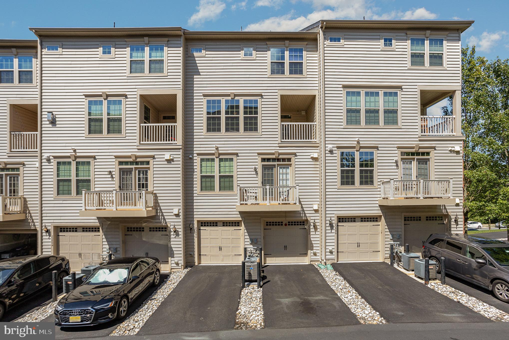 25890 Racing Sun Drive Aldie, VA 20105 - Photo 2 of 25 a car parked in front of a house