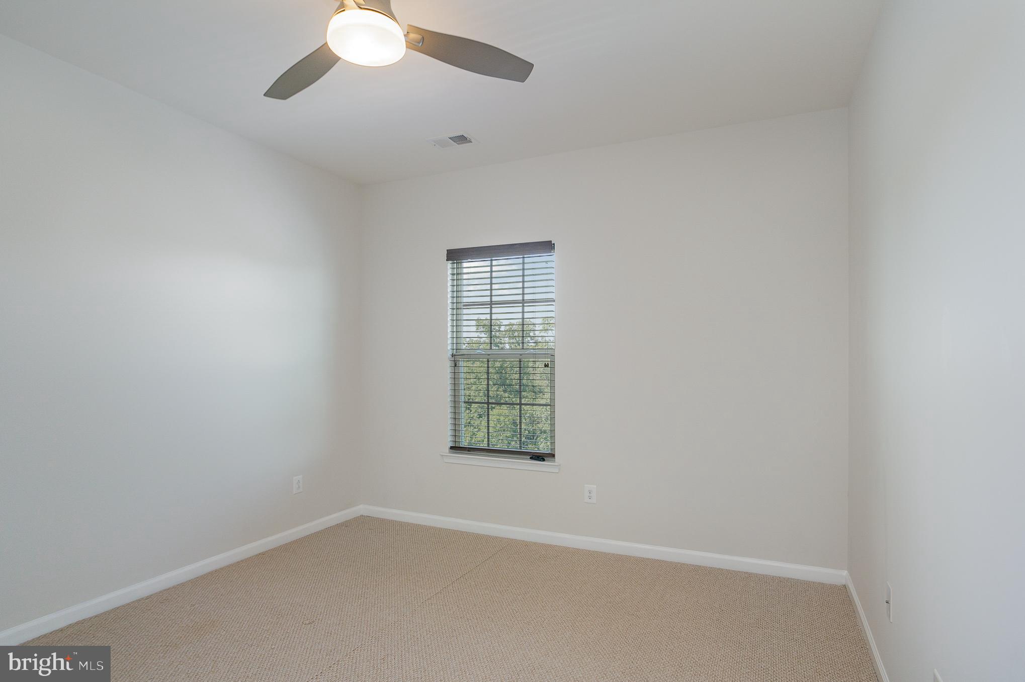 25890 Racing Sun Drive Aldie, VA 20105 - Photo 20 of 25 an empty room with a window