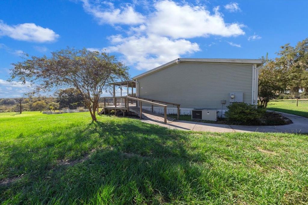 17355 Southeast 260th Avenue Road Umatilla, FL 32784 - Photo 31 of 69 a backyard of a house with table and chairs