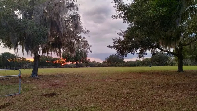 $679,900 | 17355 Southeast 260th Avenue Road, Umatilla, FL 32784