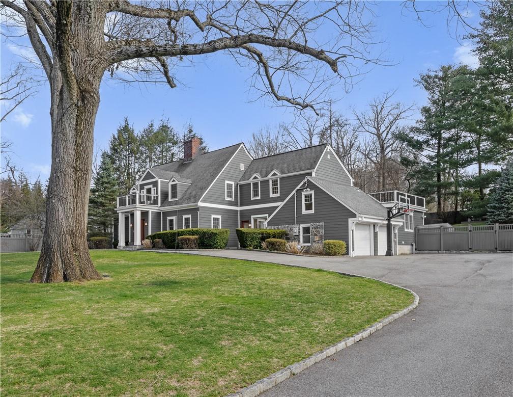 Welcome to 72 Underhill Road - a gracious home offering the convenience of a circular driveway, and amazing curb appeal