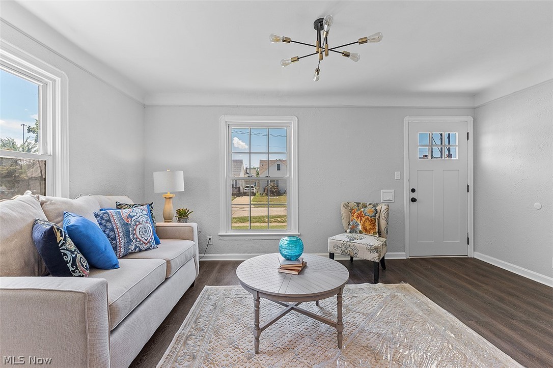 3083 Joslyn Road Cleveland, OH 44111 - Photo 5 of 35 Gallery Image 5
