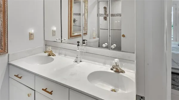 a bathroom with double vanity sinks and a mirror