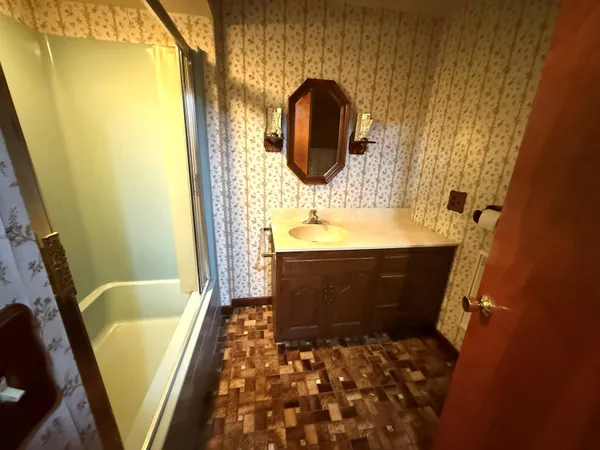 $289,900 | 6961 Shoreline Drive, Delton, MI 49046