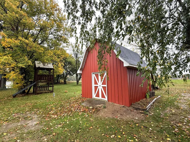 $289,900 | 6961 Shoreline Drive, Delton, MI 49046