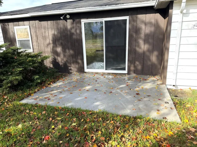 $289,900 | 6961 Shoreline Drive, Delton, MI 49046