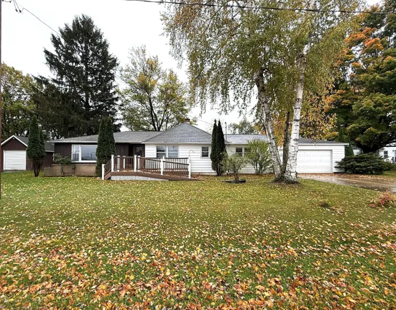 $289,900 | 6961 Shoreline Drive, Delton, MI 49046