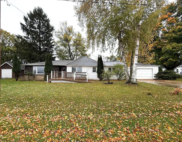 $289,900 | 6961 Shoreline Drive, Delton, MI 49046