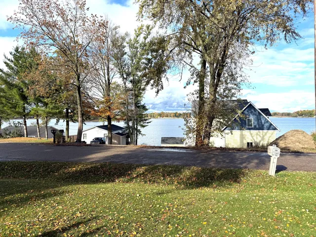 $289,900 | 6961 Shoreline Drive, Delton, MI 49046