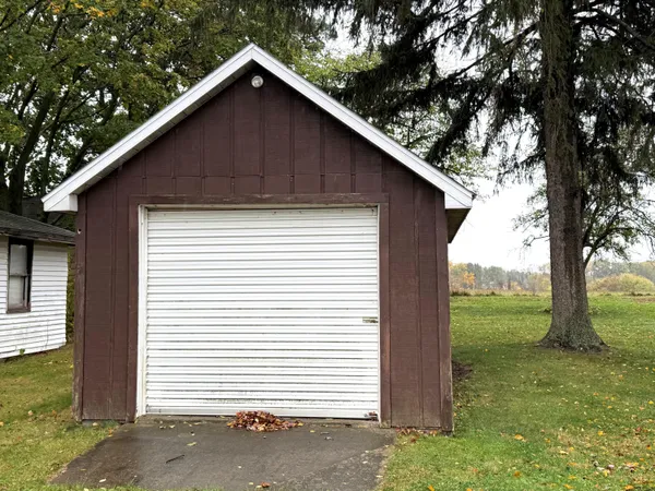 $289,900 | 6961 Shoreline Drive, Delton, MI 49046