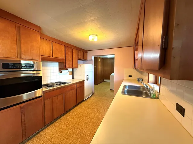 $289,900 | 6961 Shoreline Drive, Delton, MI 49046