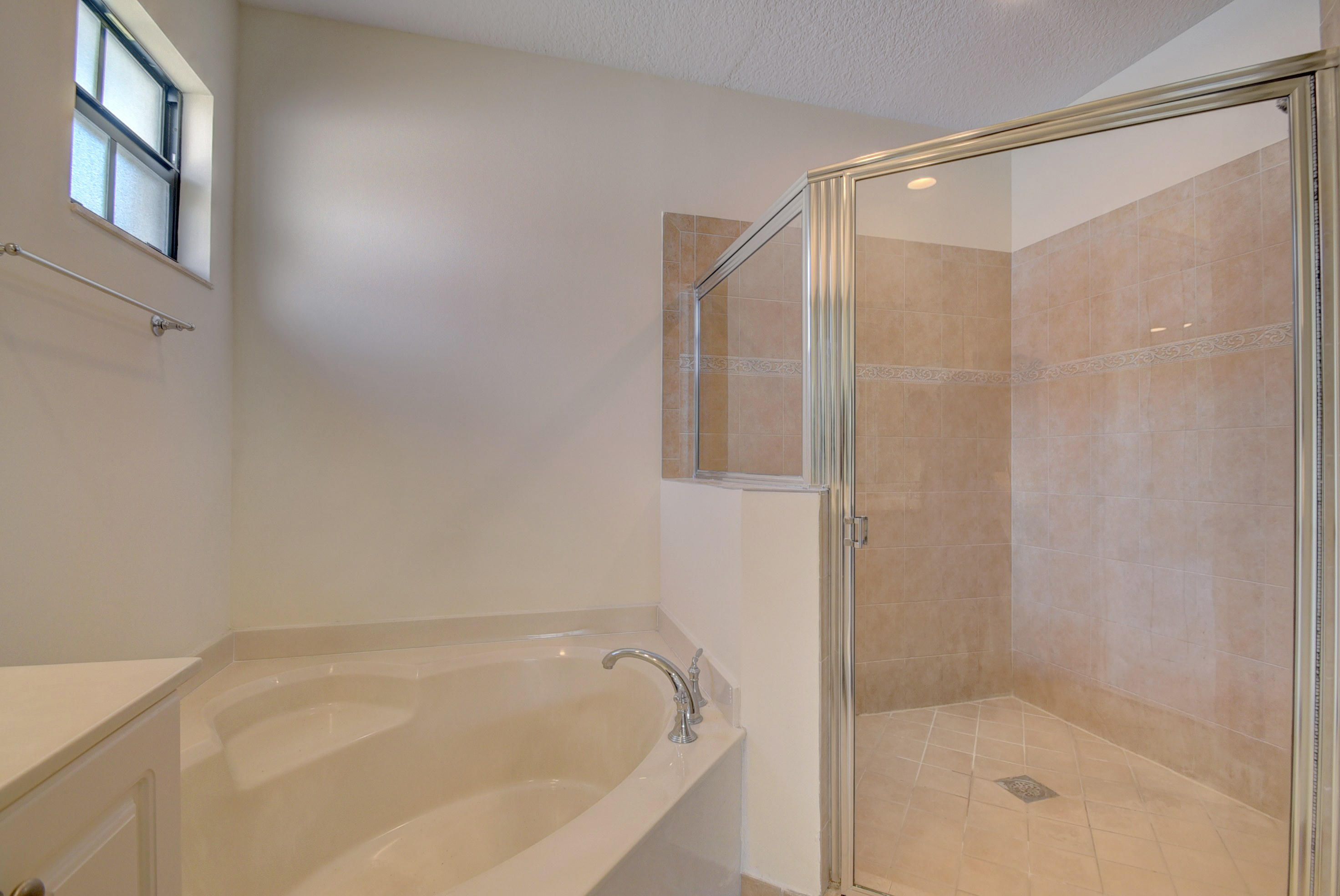 132 Astor Circle Delray Beach, FL 33484 - Photo 23 of 39 master bath