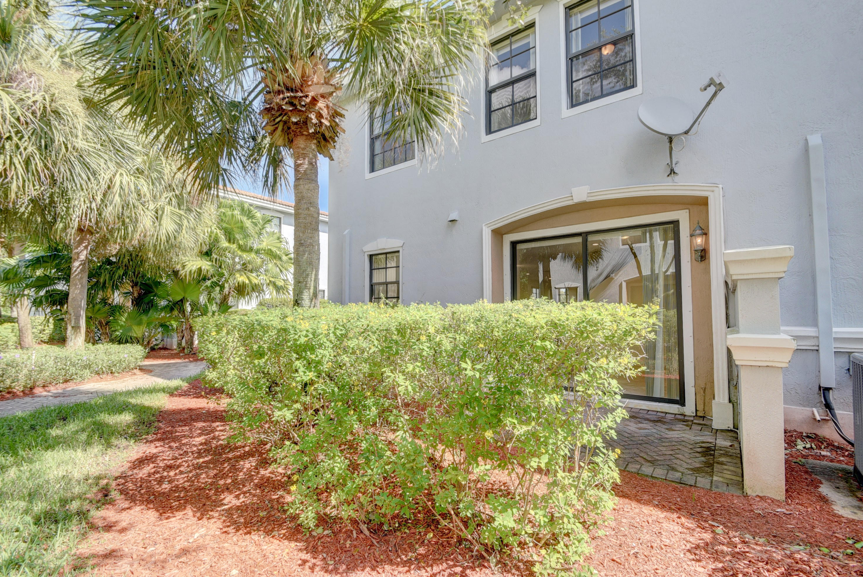 132 Astor Circle Delray Beach, FL 33484 - Photo 35 of 39 back patio