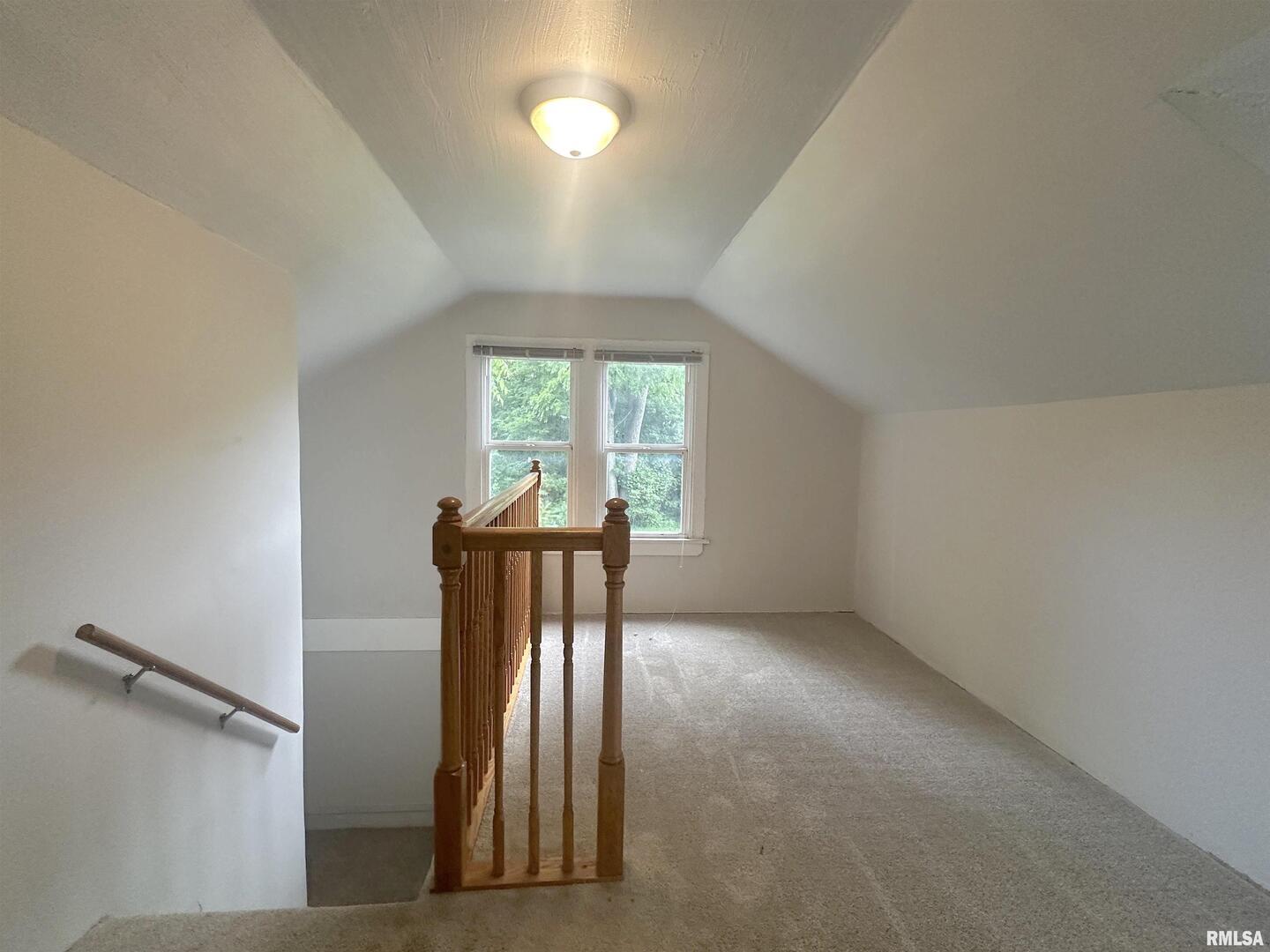 604 West Walnut Street Carbondale, IL 62901 - Photo 14 of 18 an empty room with windows