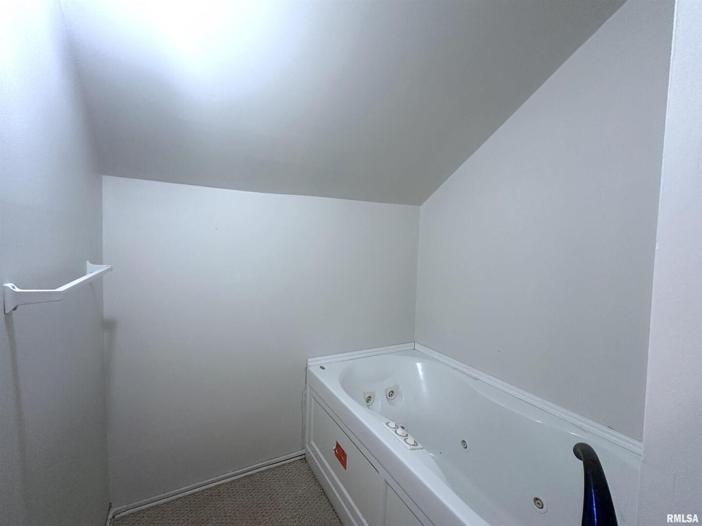 604 West Walnut Street Carbondale, IL 62901 - Photo 18 of 18 a bathroom with a tub and sink