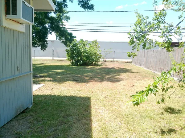 a view of back yard of the house