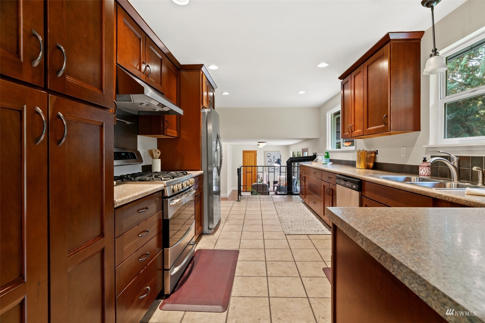 10530 Nottingham Road Edmonds, WA 98020 - Photo 14 of 30 Gallery Image 14
