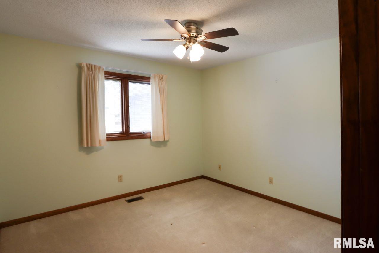 3002 Bluff Ridge Drive Quincy, IL 62305 - Photo 14 of 22 Gallery Image 14