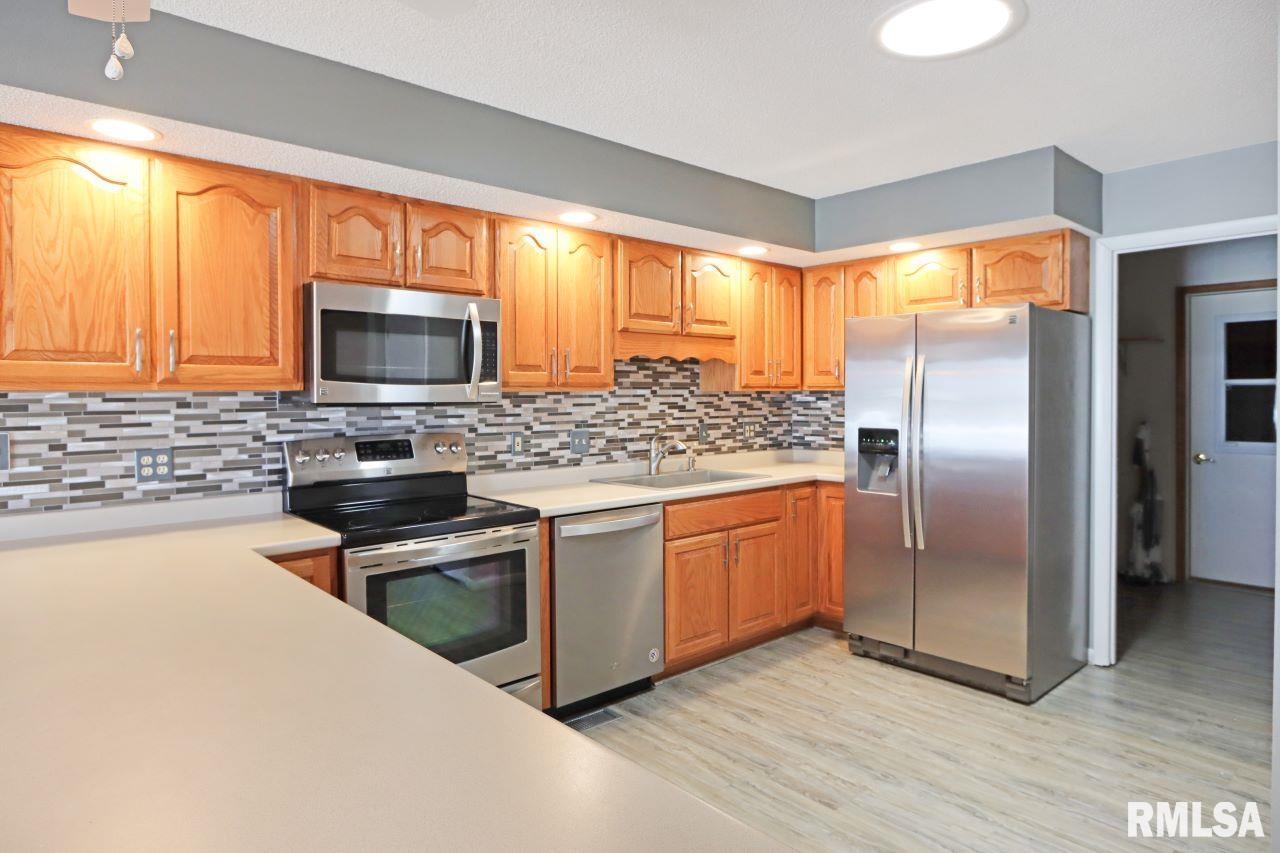 3002 Bluff Ridge Drive Quincy, IL 62305 - Photo 3 of 22 Gallery Image 3
