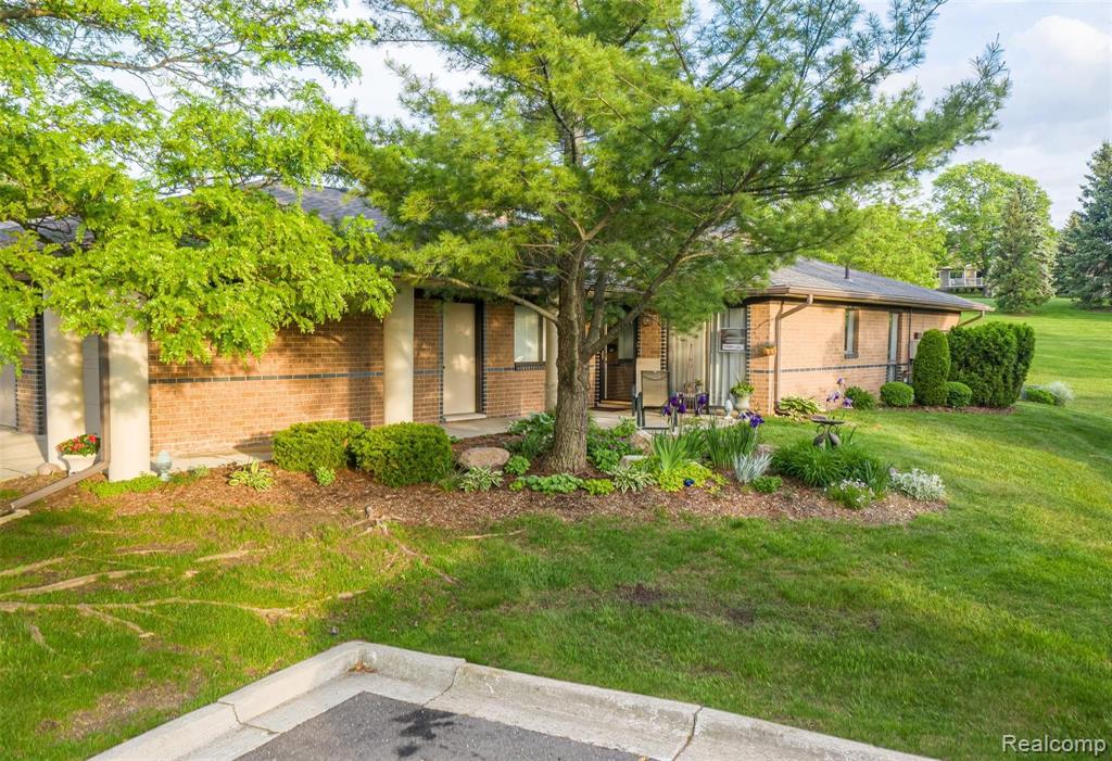 975 Wexford Way Rochester Hills, MI 48307 - Photo 2 of 30