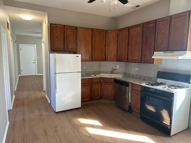 $1,500 | 2956 North Hamlin Avenue, Unit 2R, Chicago, IL 60618