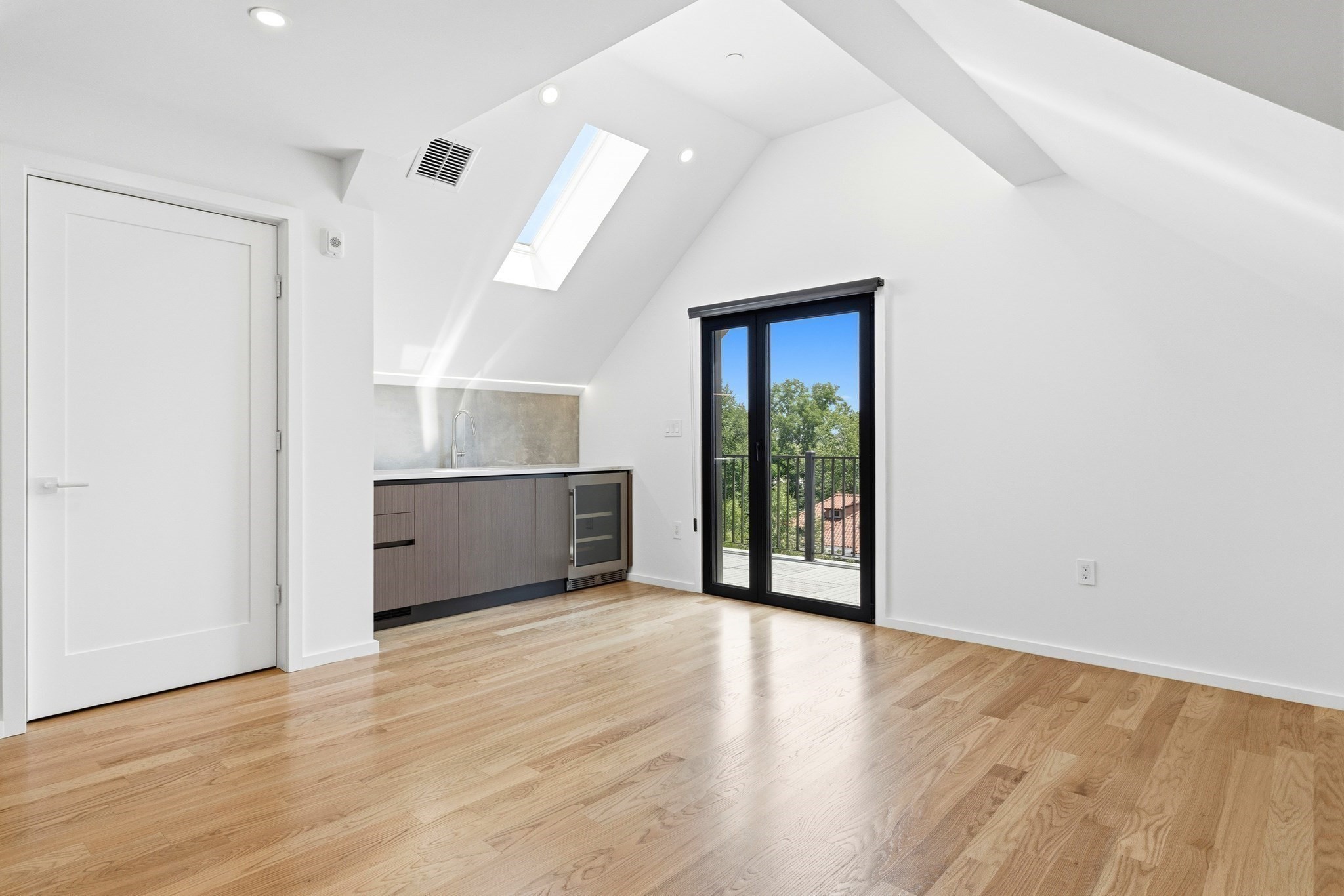 11 Algonquin Road, Unit 1 Newton, MA 02467 - Photo 23 of 39 Gallery Image 23