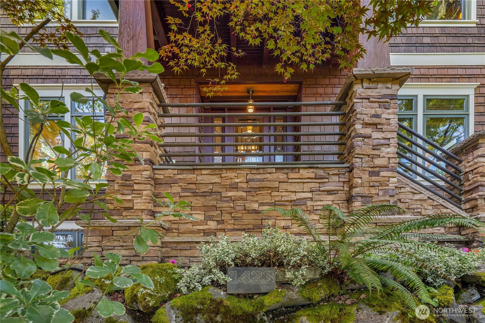 1423 37th Avenue Seattle, WA 98122 - Photo 2 of 40