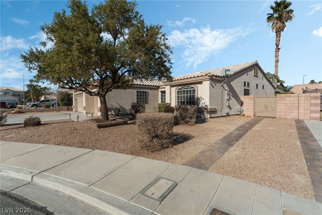 6269 Desert Haven Road Las Vegas, NV 89130 - Photo 3 of 43