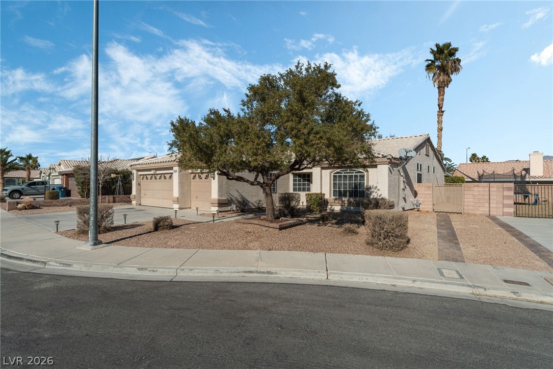 6269 Desert Haven Road Las Vegas, NV 89130 - Photo 4 of 43