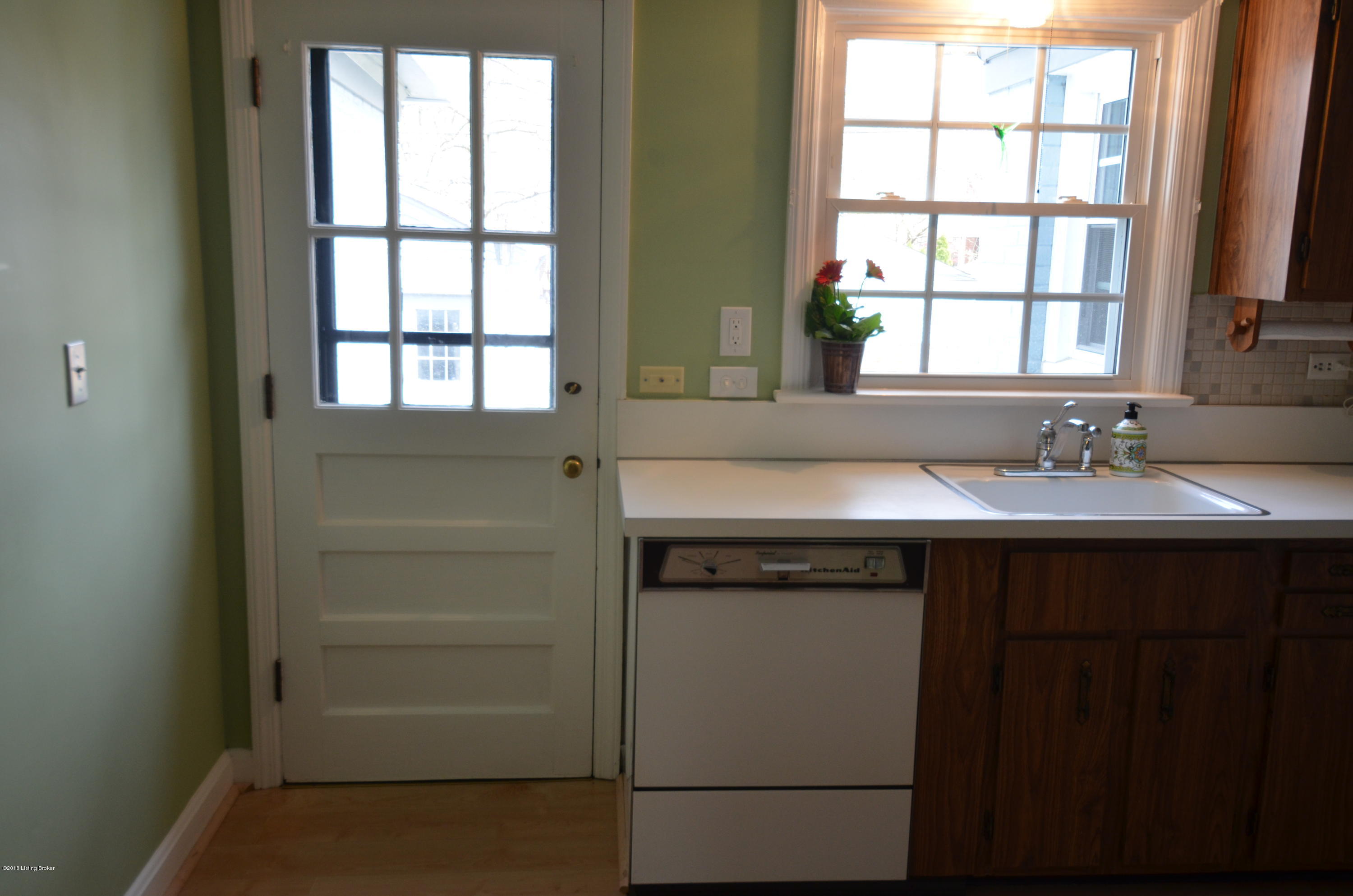 213 Ring Road Louisville, KY 40207 - Photo 20 of 54 DSC_0048