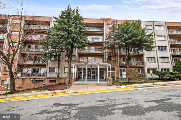 $2,000 | 5801 Quantrell Avenue, Unit 502, Alexandria, VA 22312
