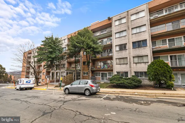 $2,000 | 5801 Quantrell Avenue, Unit 502, Alexandria, VA 22312