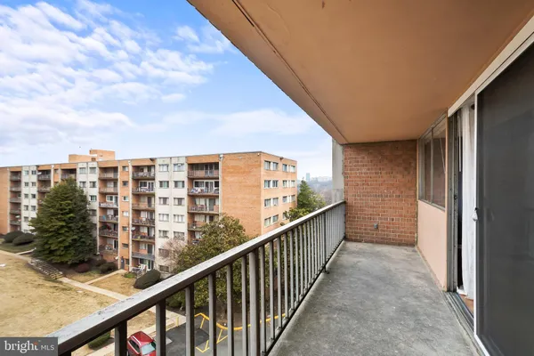 $2,000 | 5801 Quantrell Avenue, Unit 502, Alexandria, VA 22312