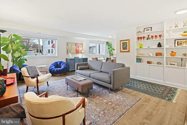 $279,000 | 3355 University Boulevard West, Unit T2, Kensington, MD 20895
