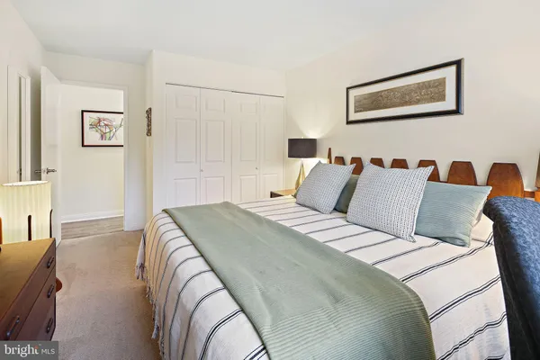 $279,000 | 3355 University Boulevard West, Unit T2, Kensington, MD 20895