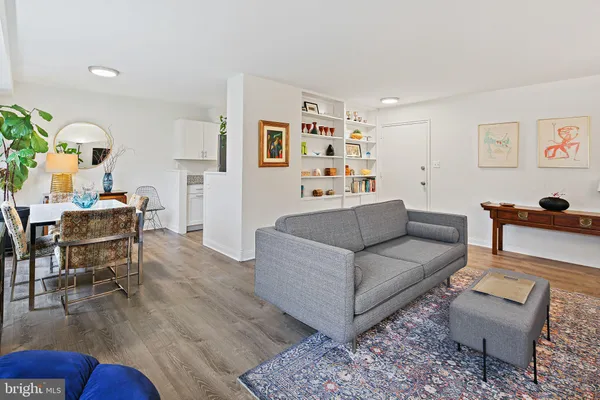 $279,000 | 3355 University Boulevard West, Unit T2, Kensington, MD 20895