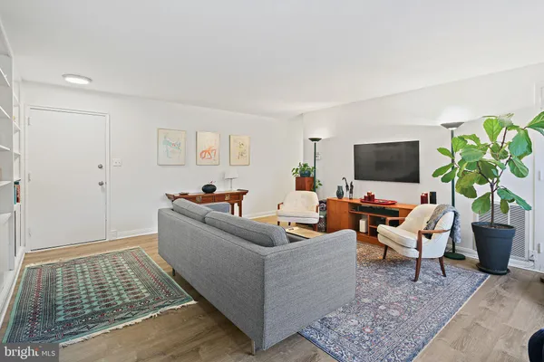 $279,000 | 3355 University Boulevard West, Unit T2, Kensington, MD 20895